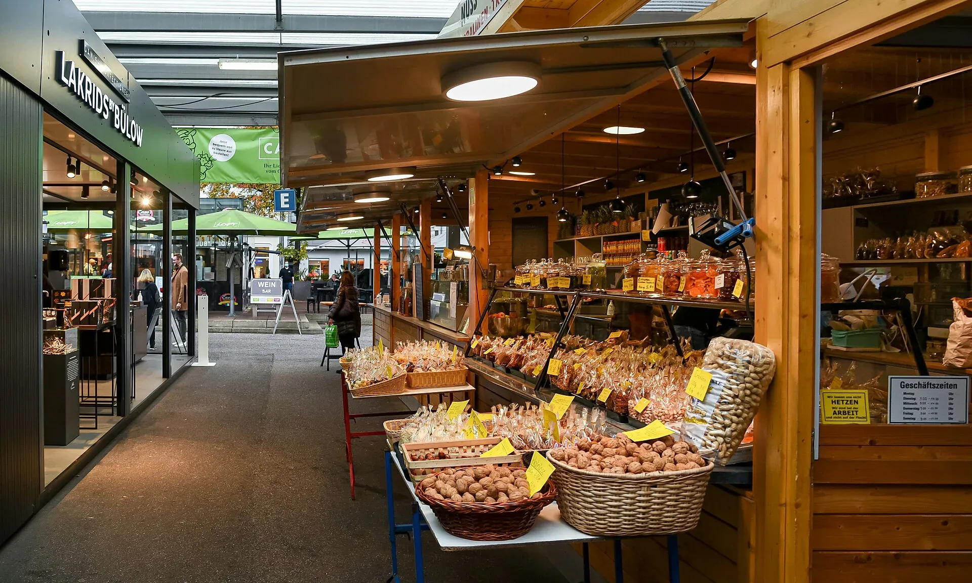 Marktstand auf dem Carlsplatz in der Carlstadt
