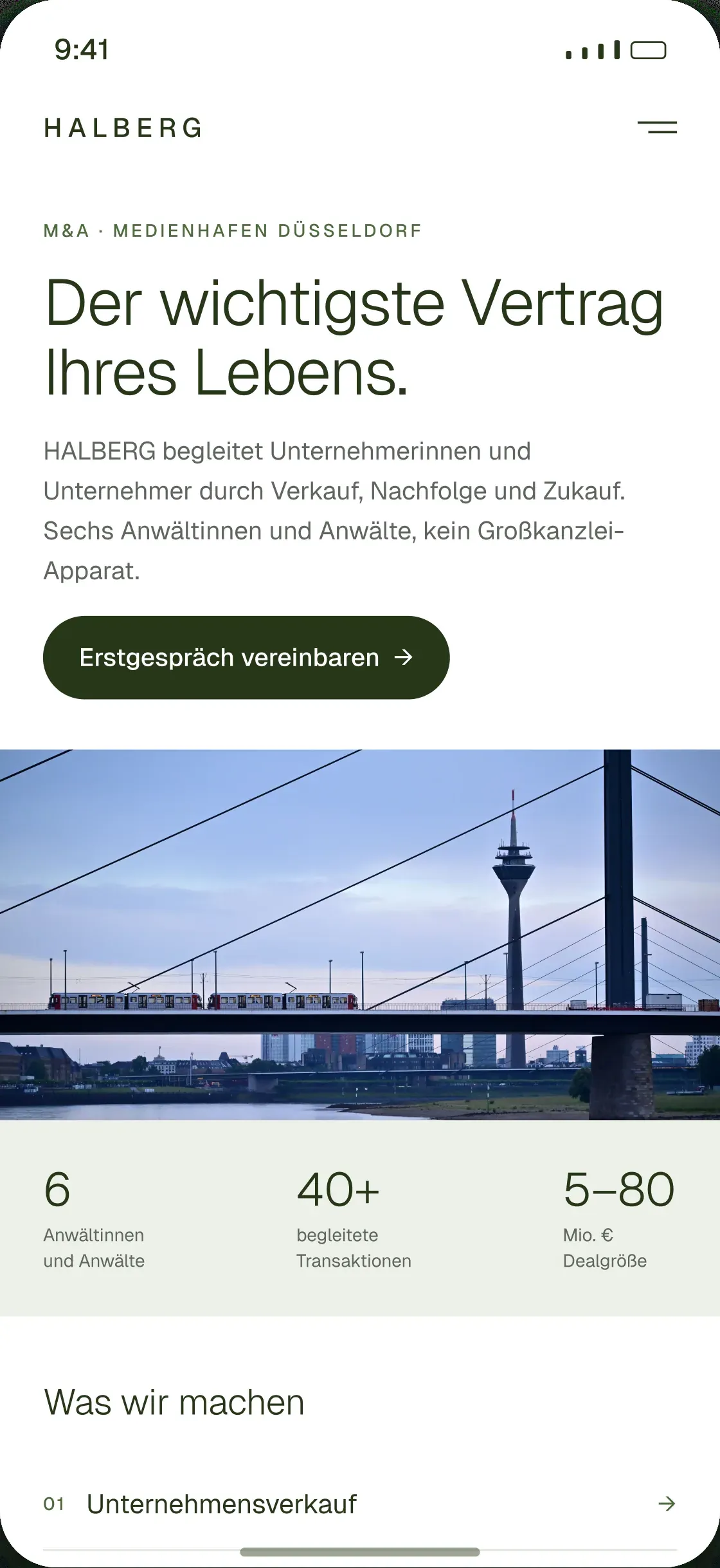 Mobile Startseite der Kanzlei Halberg mit Kennzahlen und Leistungen