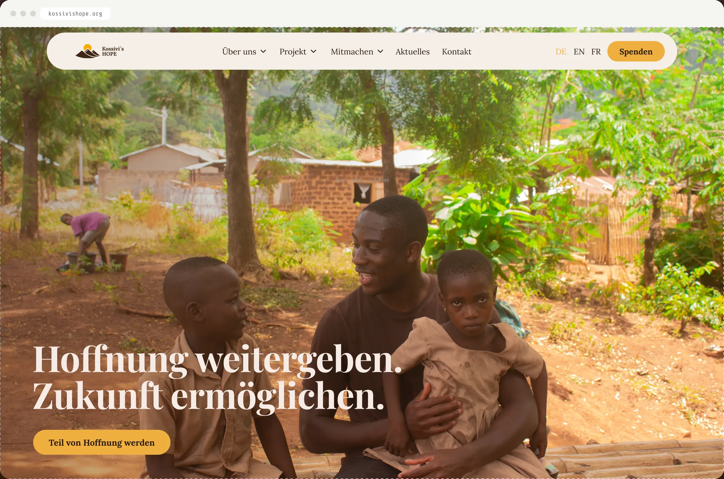 Startseite von Kossivi’s Hope im Browser: „Hoffnung weitergeben. Zukunft ermöglichen.“ über einem Foto aus Togo